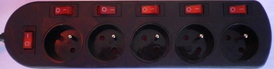 Multiprise noire 5 prises 16A 5 interrupteurs + 1 général cordon 2 mètres