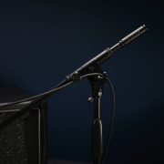 TMS 4232 B Gravity - Pied de micro bas Touring trépied et perchette télescopique à 2 points de réglage, noir