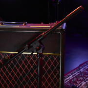 TMS 4232 B Gravity - Pied de micro bas Touring trépied et perchette télescopique à 2 points de réglage, noir