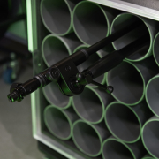 TMS 4332 B Gravity - Pied e micro Touring avec trépied et perchette télescopique à 2 points de réglage, noir