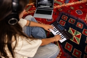 MPK Mini IV-B Akai - Clavier mini noir 25 touches 8 pads 8 rotatifs