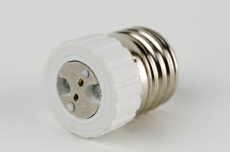Adaptateur culot à vis standard E27 vers douille G6.35-G4-MR11-MR16