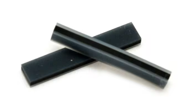 Connecteur zèbre en caoutchouc pour afficheur avec vitre séparable - Dimensions 127x8,4x2,55mm