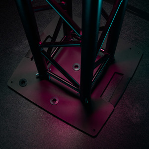 Gravity TWB 431 T B - Base carrée 14kg pour Totem avec insert M20 et perçage pour structure 250 et 290