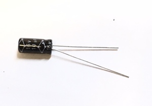 Condensateur électrolytique 10 µF 16 V polarisé 20%