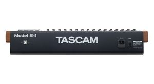 Model 24 Tascam 16 entrées mono 5 entrées stéréo avec enregistreur sur carte SD