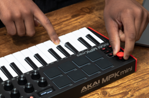 MPK MINI MKIII AKAI clavier maître USB 25 touches 8 pads écran OLED