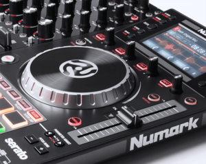 Contrôleur DJ NUMARK NVII 4 voies 16 pads carte son et 2 écrans