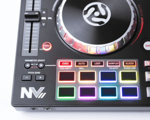 Contrôleur DJ NUMARK NVII 4 voies 16 pads carte son et 2 écrans