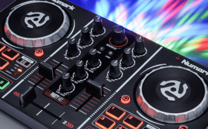 Contrôleur DJ Numark PartyMix 2 voies 8 pds Carte son