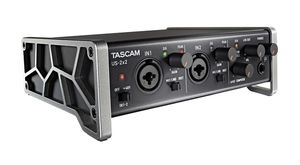 Bundle starter pack pour studio et podcast 1 carte son Tascam 2x2, 2 micros AKG D5 sur pied et 2 casques