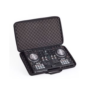 UDG 8302 Housse semi-rigide de la série CREATOR conçue pour  transporter des contrôleurs DJ.