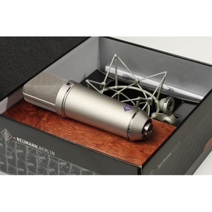 Neumann U87 Ai Studio Set Microphone statique à directivité variable livré avec suspension