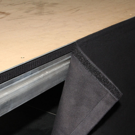 Image nº4 du produit Jupe de scène noire Molton B1 avec bande Velcro 40 cm de haut vendue au mètre