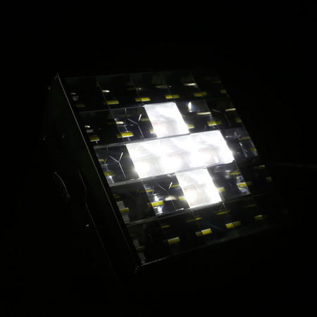 Image nº11 du produit Cameo Flash Matrix 250 - Projecteur à effets « 3 en 1 » stroboscope, Chase et Blinder