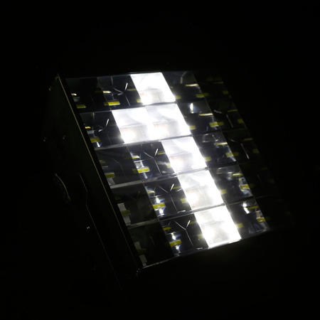 Image nº15 du produit Cameo Flash Matrix 250 - Projecteur à effets « 3 en 1 » stroboscope, Chase et Blinder