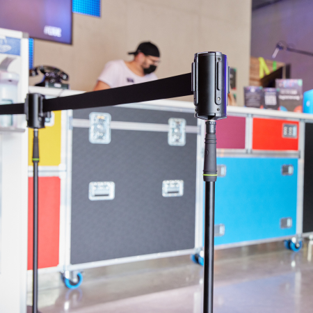 Image nº13 du produit Gravity SA BELT 1 B SET 1 - 4 bandes guide foule rétractable pour montage sur pied micro, avec housse de rangement