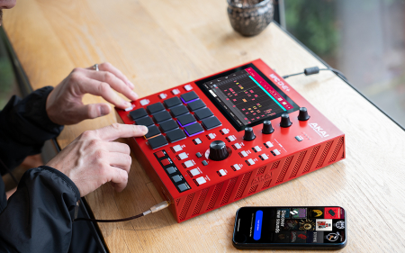 Image nº5 du produit MPC-ONE+ AKAI PROFESSIONAL - 16 pads, 4 encodeurs, écran tactile, WiFi, Bluetooth, 16 Go