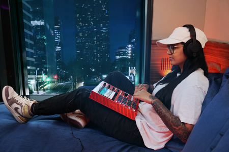 Image nº8 du produit MPC-ONE+ AKAI PROFESSIONAL - 16 pads, 4 encodeurs, écran tactile, WiFi, Bluetooth, 16 Go