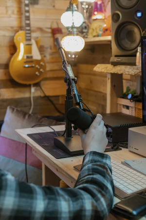 Image nº5 du produit SHDESKTOP2 SHURE BY GATOR - Base lestée 11 x 20 cm, réglable en hauteur 33-40cm