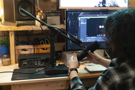 Image nº6 du produit SHDESKTOP2 SHURE BY GATOR - Base lestée 11 x 20 cm, réglable en hauteur 33-40cm