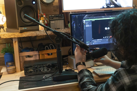 Image nº7 du produit SHDESKTOP2 SHURE BY GATOR - Base lestée 11 x 20 cm, réglable en hauteur 33-40cm