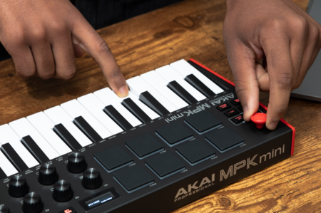 Image nº7 du produit MPK MINI MKIII AKAI - Clavier maître USB 25 touches 8 pads écran OLED