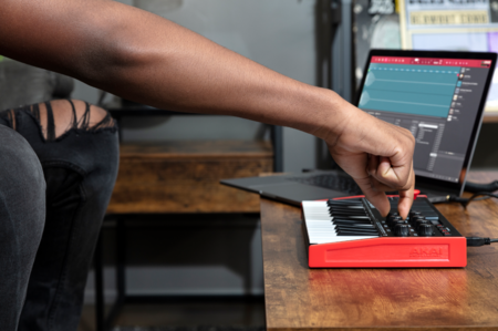 Image nº9 du produit MPK MINI MKIII AKAI - Clavier maître USB 25 touches 8 pads écran OLED