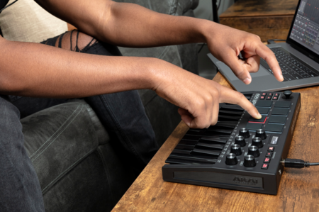 Image nº8 du produit MPK Mini MKIII BK Akai - Clavier midi USB 25 touches 8 pads noir.