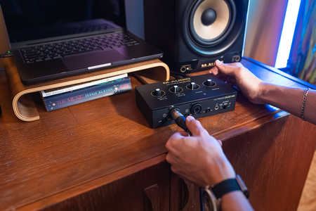 Image nº9 du produit MTRACK-DUO-HD-PACK M-Audio - Pack studio avec interface audio, casque monitoring et micro statique