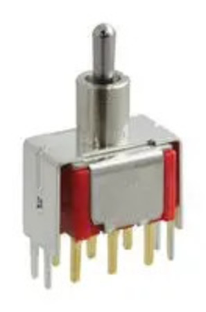 Image principale du produit Switch C&K SAV7203MD9V3BE 3 positions On-Off-On avec armature de fixation pour circuit imprimé