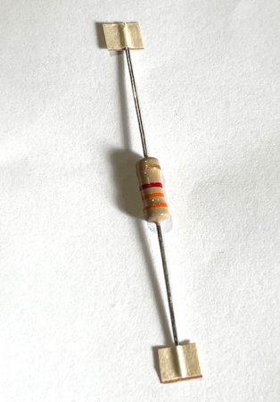 Image principale du produit Résistance traversante 3.3K Ohms 1W Film de carbone ignifuge 16x5.5mm