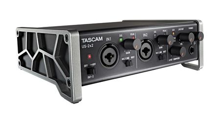 Image secondaire du produit Bundle starter pack pour studio et podcast 1 carte son Tascam 2x2, 2 micros AKG D5 sur pied et 2 casques