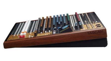 Image nº4 du produit Table de mixage analogique 14 Voies Tascam Model 16 avec enregistreur sur carte SD